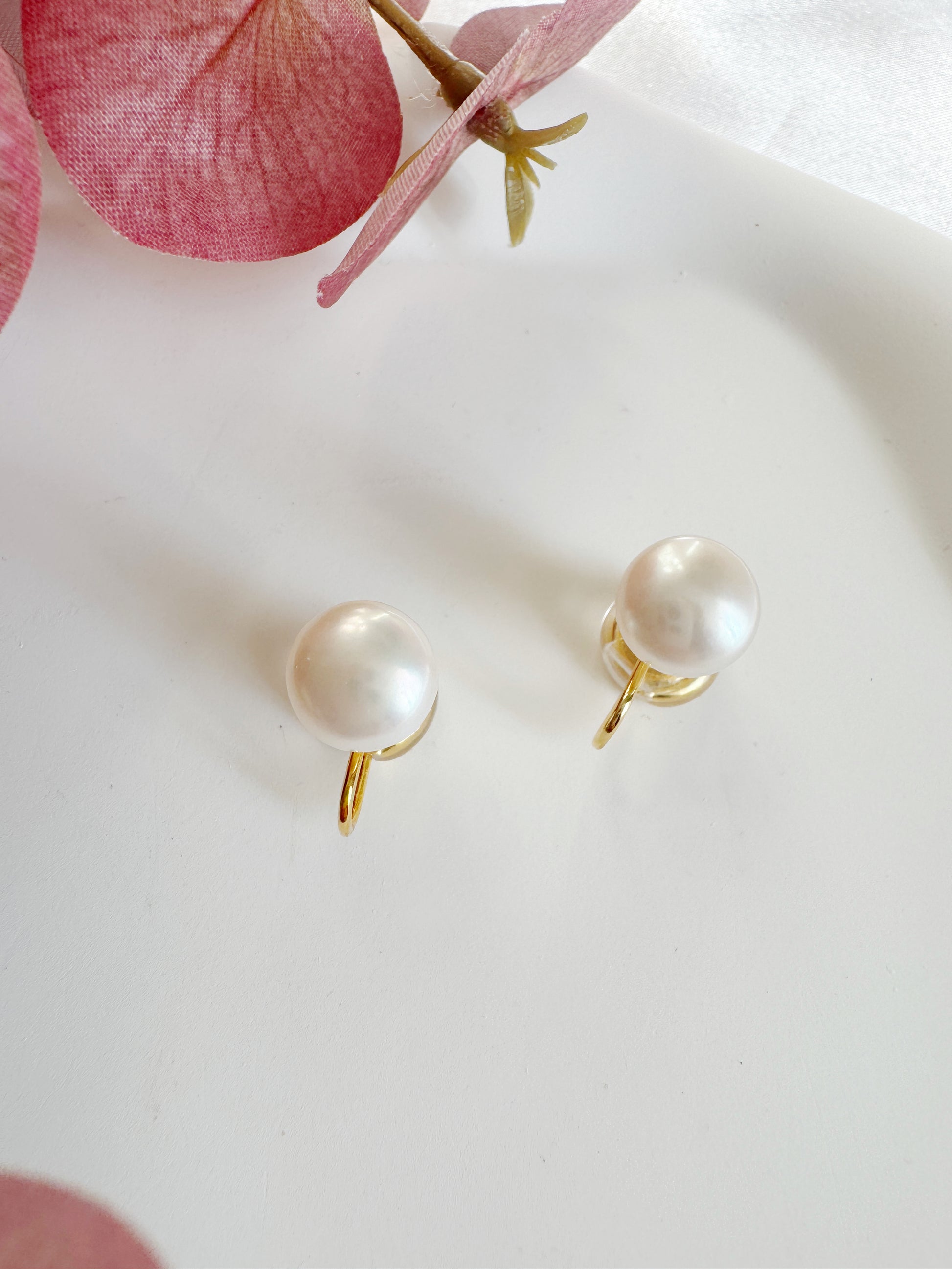 Pearl clip-on earrings for non-pierced ears
