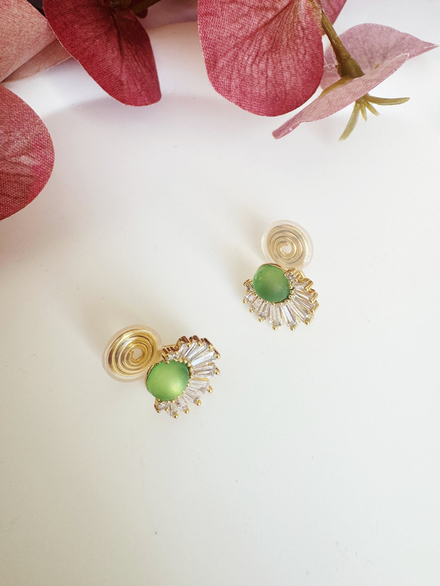 Green Cat Eye Stone Clip Earrings – Elegant Non-Pierced Earrings