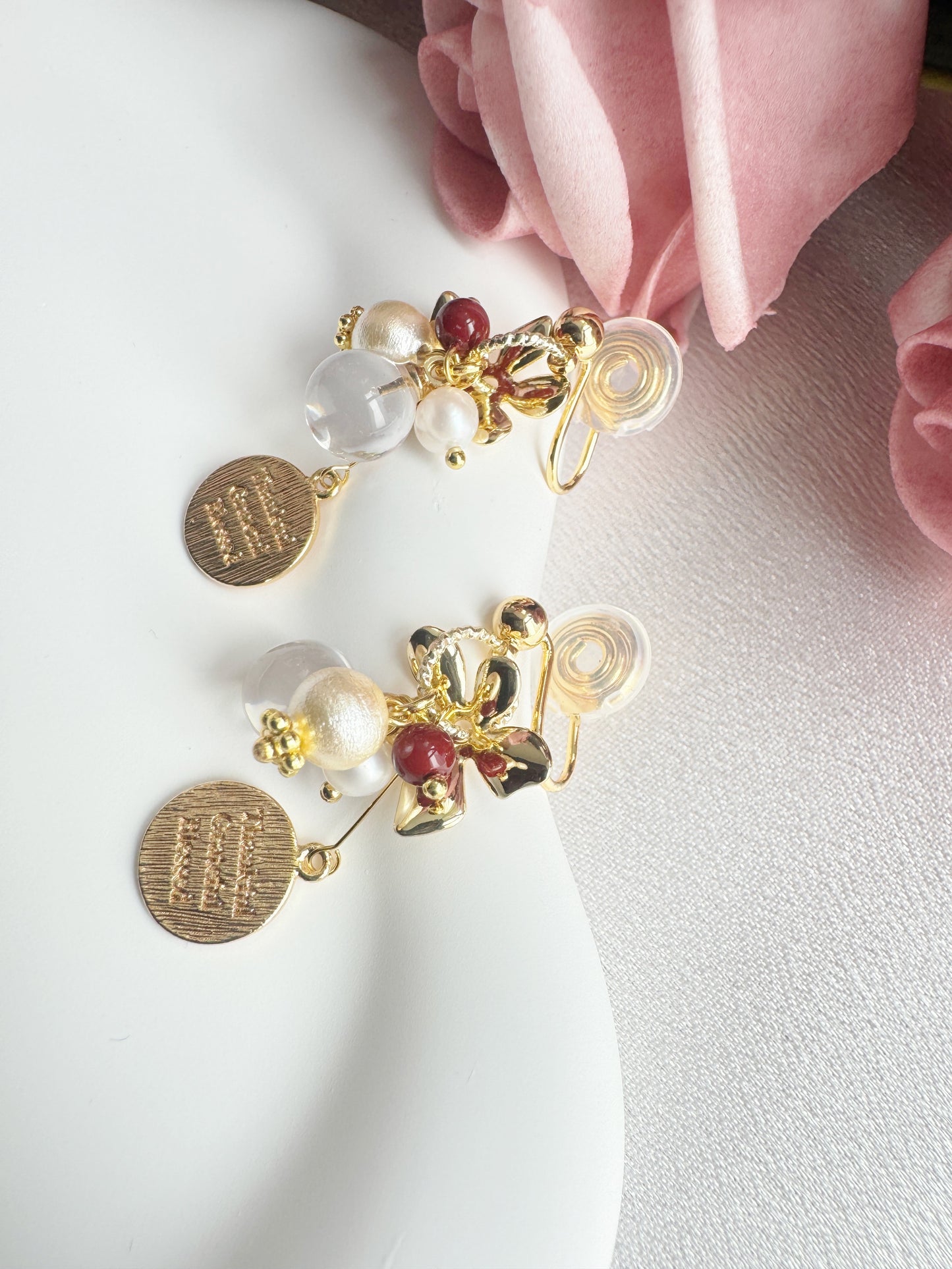 Vintage Golden Leaf Pearl Clip-On Earrings – Non-Pierced Ear Clips