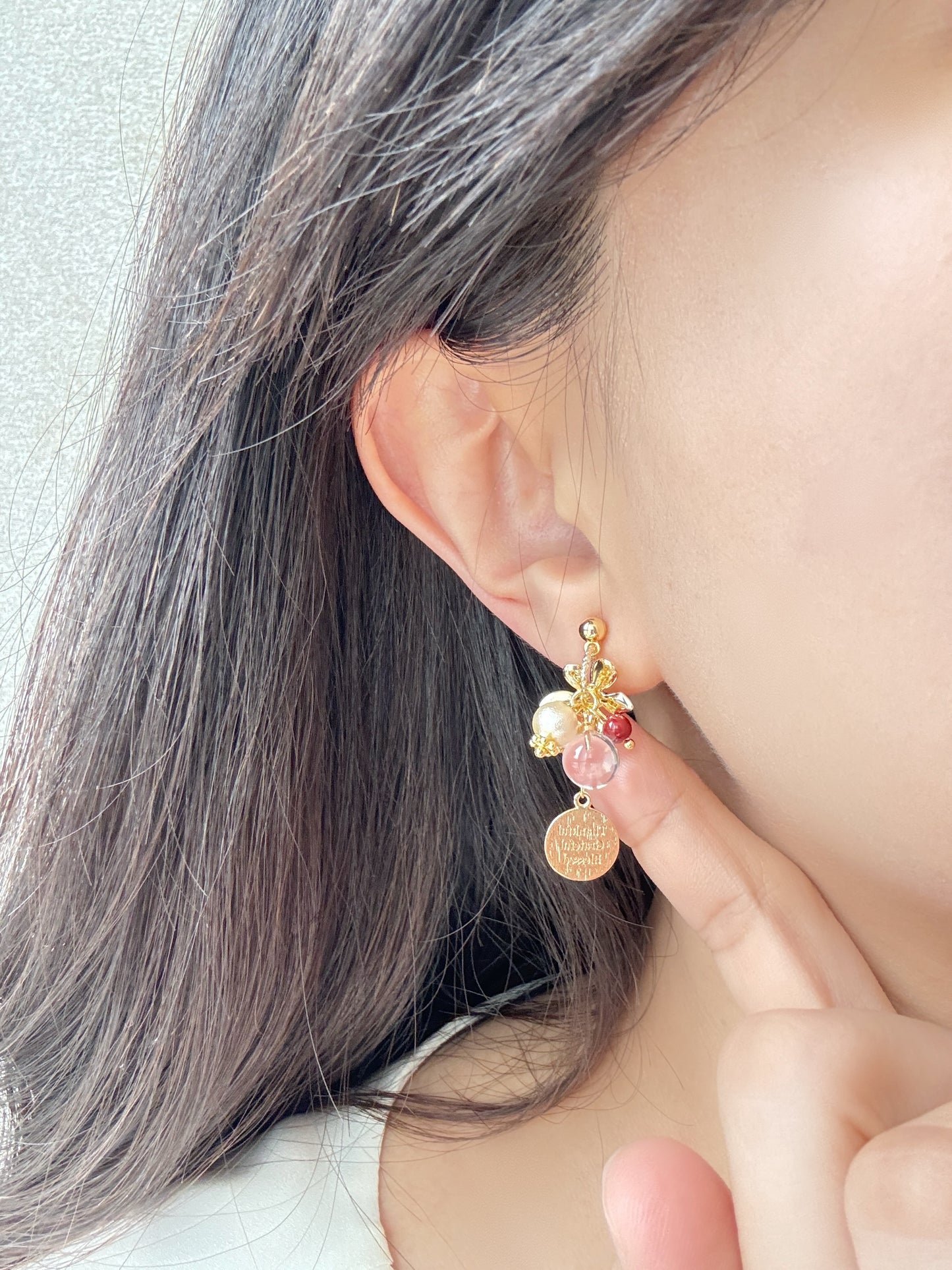 Vintage Golden Leaf Pearl Clip-On Earrings – Non-Pierced Ear Clips