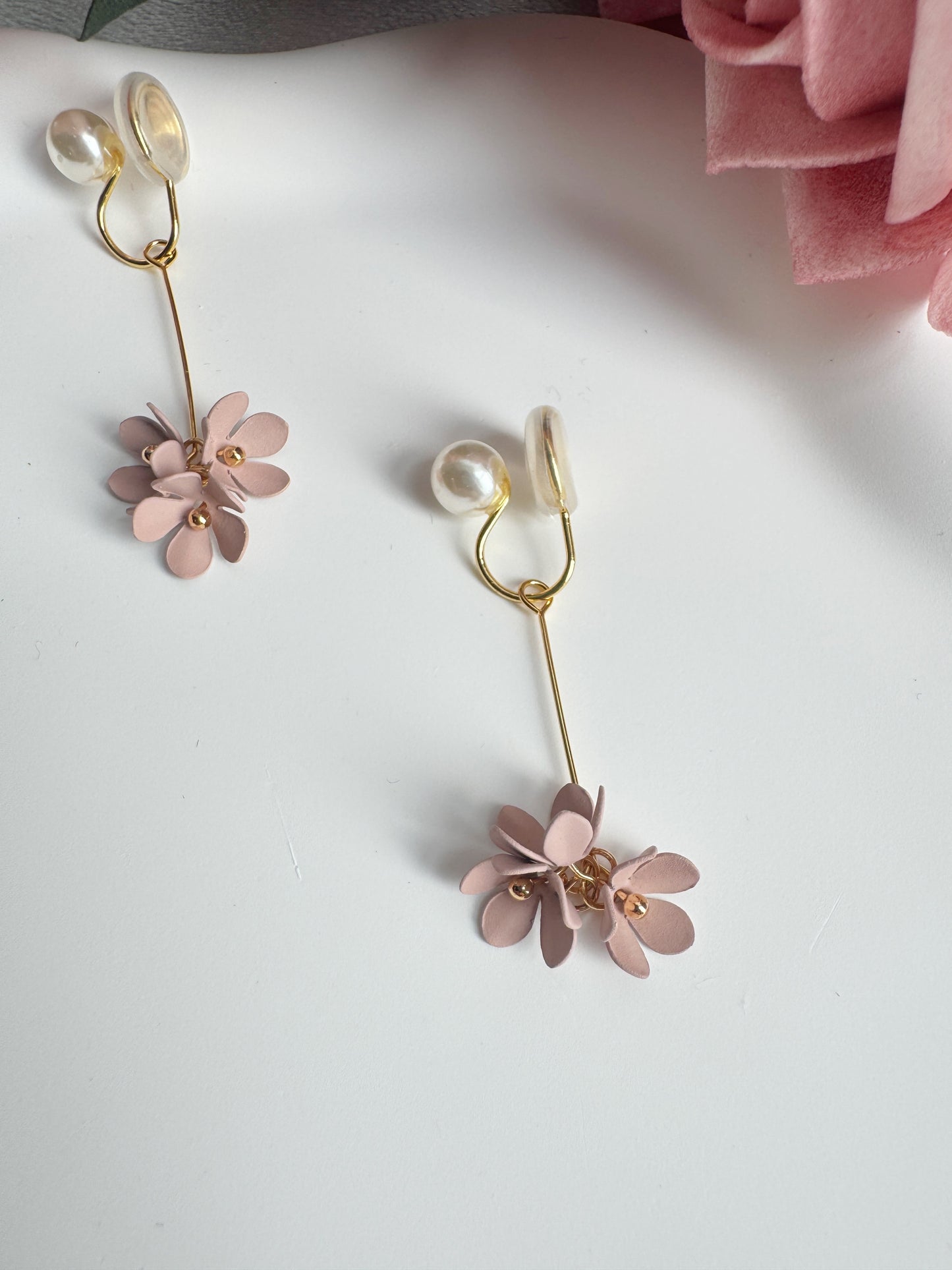 Pink Flowers Pearl Clip-On Earrings – Pearl Flora Dangle Non-Pierced Ear Clips