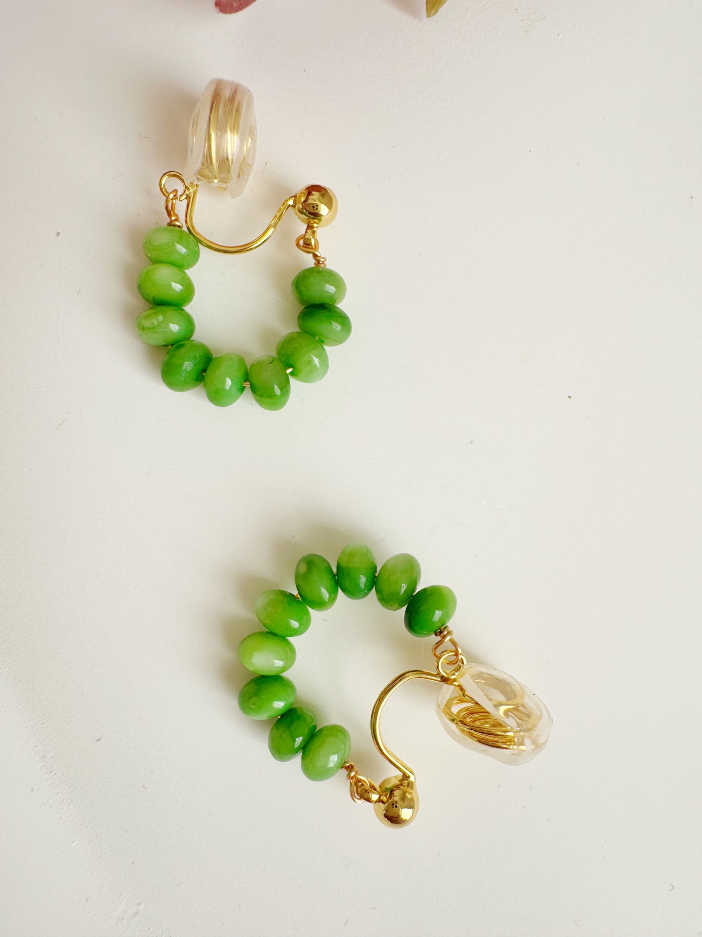 Minimalist Green Shell Beaded Hoop Clip-On Earrings - Non-Pierced Ear Clips