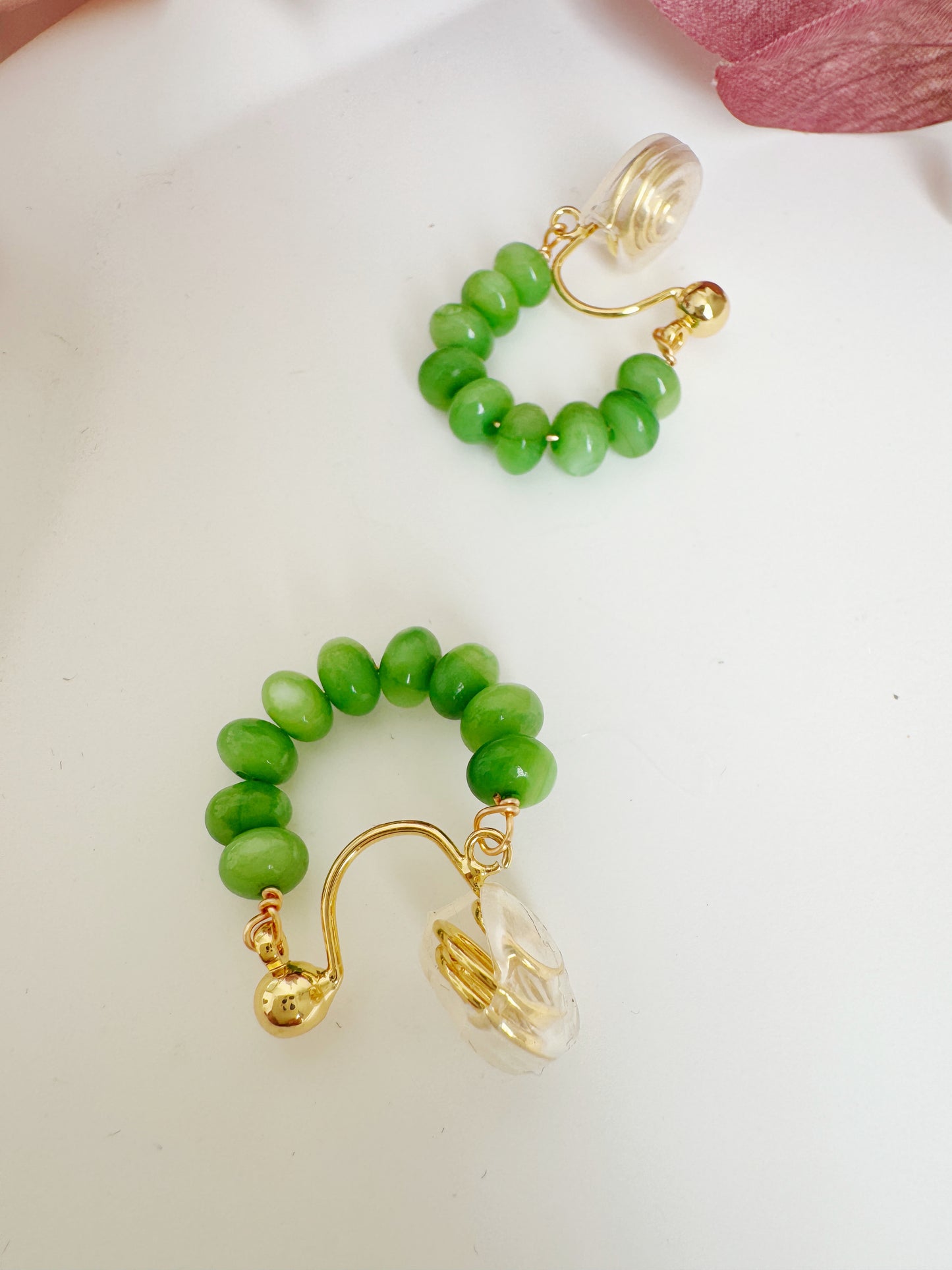 Minimalist Green Shell Beaded Hoop Clip-On Earrings - Non-Pierced Ear Clips