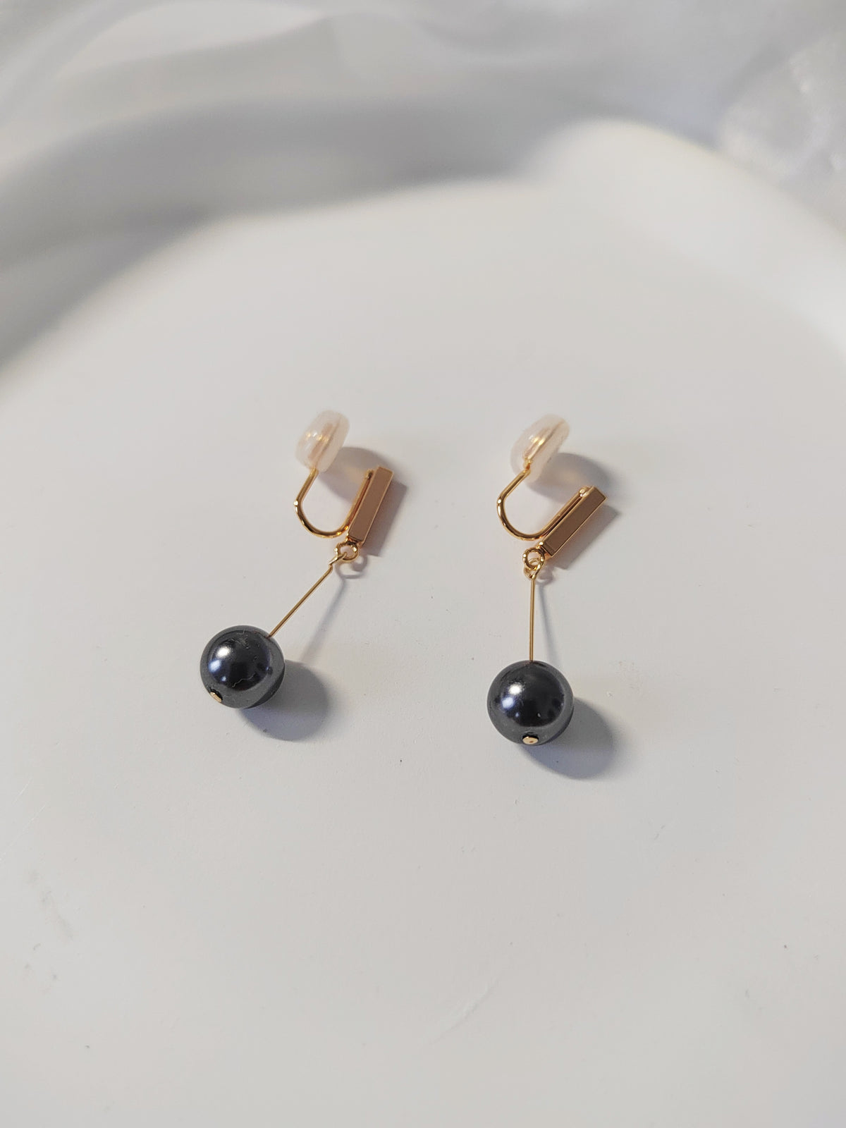 Minimalist Black Pearl Clip-On Earrings - Non-Pierced Ear Clips