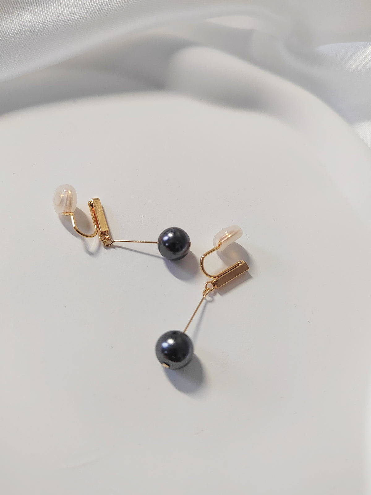 Minimalist Black Pearl Clip-On Earrings - Non-Pierced Ear Clips