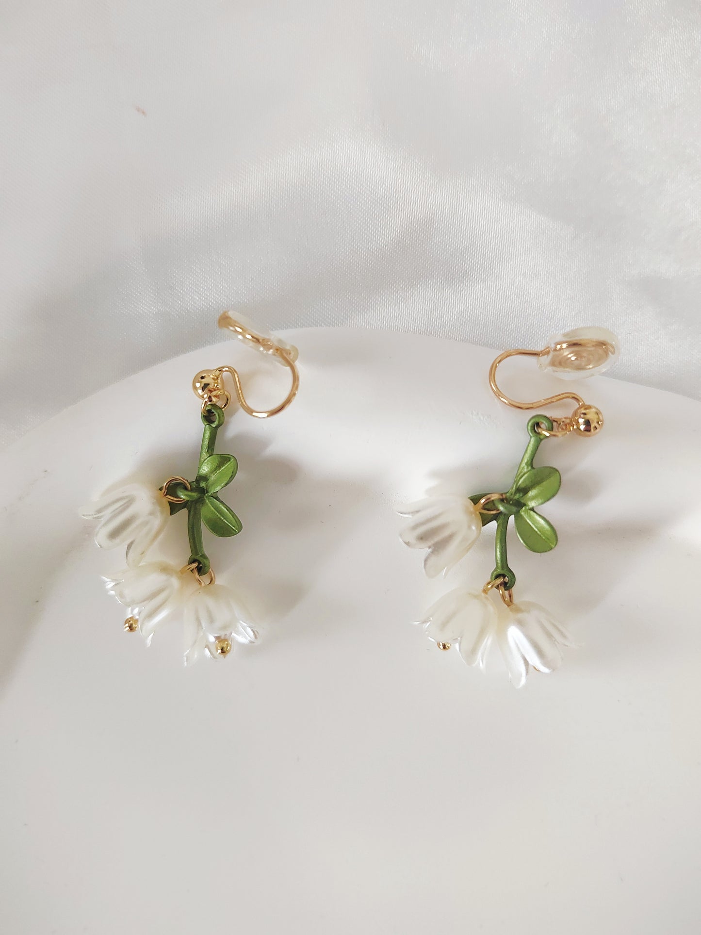 Bluebell Flower Clip-On Earrings – White Floral Non-Pierced Ear Clips