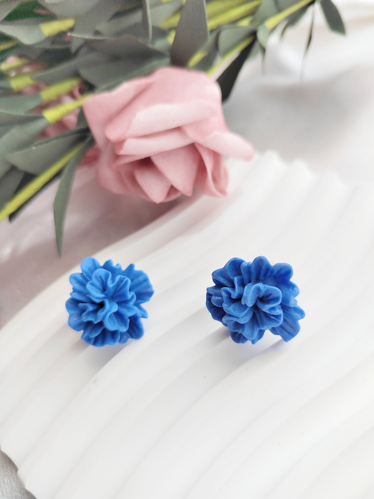 Minimalist Blue Flower Clip-On Earrings - Cute Blue Non-Pierced Ear Clips
