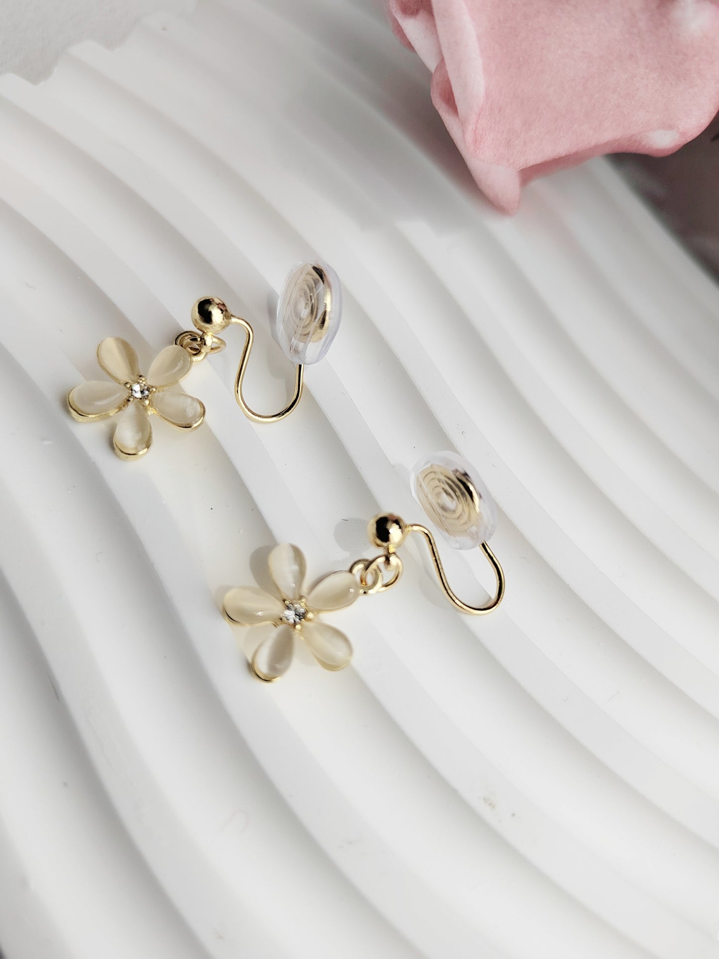 Mini White Flower Clip-On Earrings – White Flora Dangle Non-Pierced Ear Clips